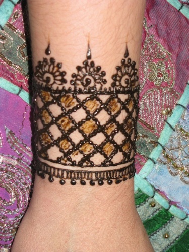 sparkle bracelet mehndi design