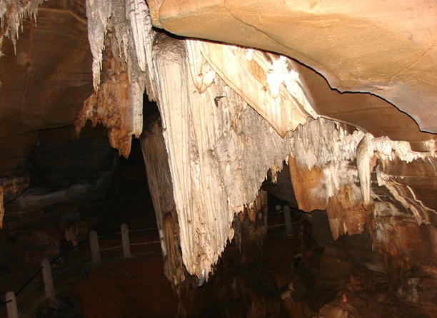 kutumsar-caves_chhattisgarh-tourist-places