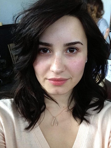 8 Pictures Of Demi Lovato Without Makeup I Fashion Styles