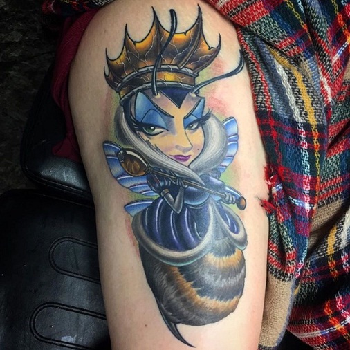 Glamorous Queen Bee Tattoo Design