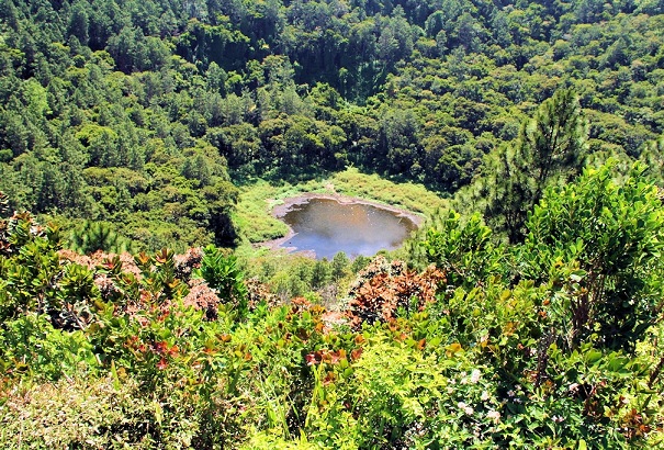 trou-aux-cerfs_mauritius-tourist-places