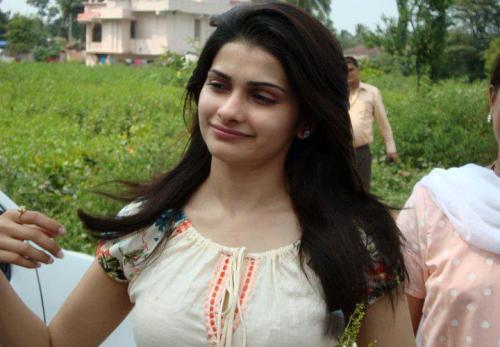 Prachi Desai without makeup 2