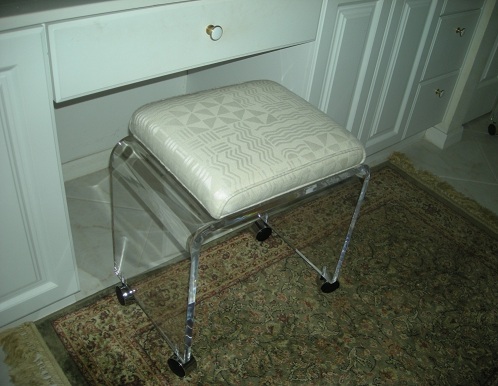 Acrylic bathroom paded chairs with wheels