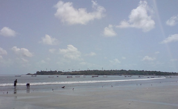 beaches-in-mumbai_versova-beach