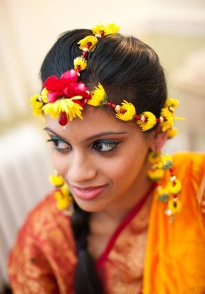 Gold Flower Jewellery For Mehndi Designs