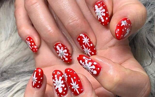 Simple Christmas Nails Art