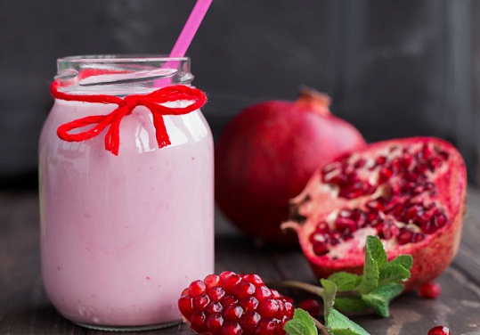 Protein packed Pomegranate smoothie for burning belly fat