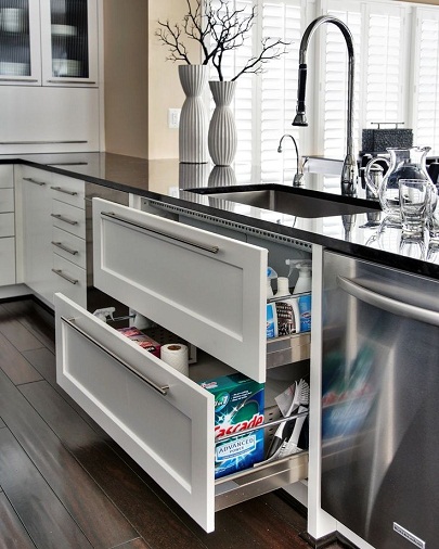 Big and spacious kitchen drawers