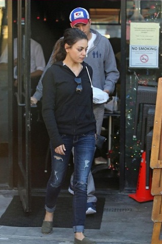 Mila Kunis without makeup6