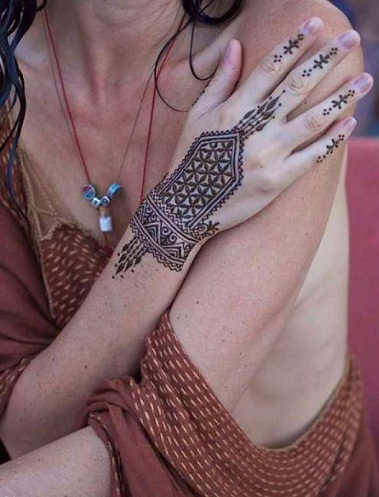 wrist mehndi