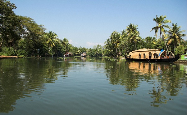 honeymoon-places-on-a-budget_backwaters-kerala