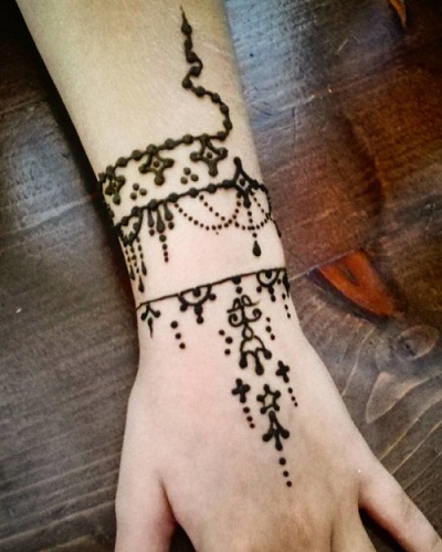 Stylish Bracelet Mehndi Design