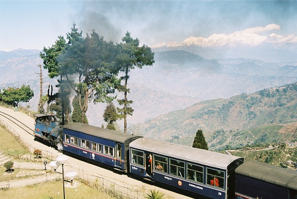 darjeeling-himalayan-railway_darjeeling-tourist-places