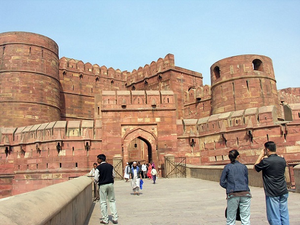 Tourist Places To Visit In Agra