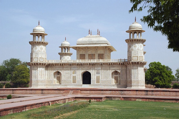 Tourist Places To Visit In Agra