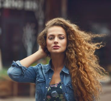 curly messy hairstyles8