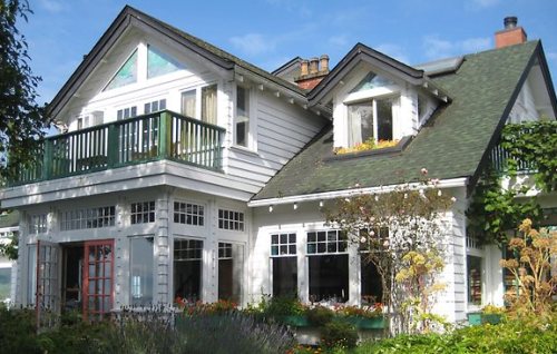 Honeymoon places in Canada SookeHarbour House, British Columbia