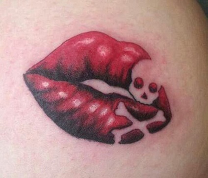 LIP TATTOO WITH A SKULL