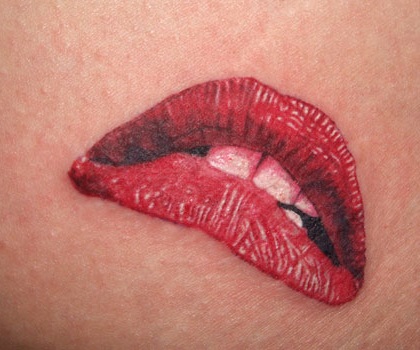 SEX APPEALING LIP TATTOO