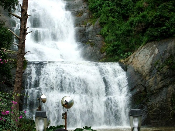 Waterfalls in Tamilnadu5