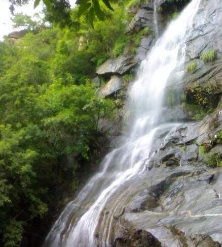 Waterfalls in Tamilnadu8