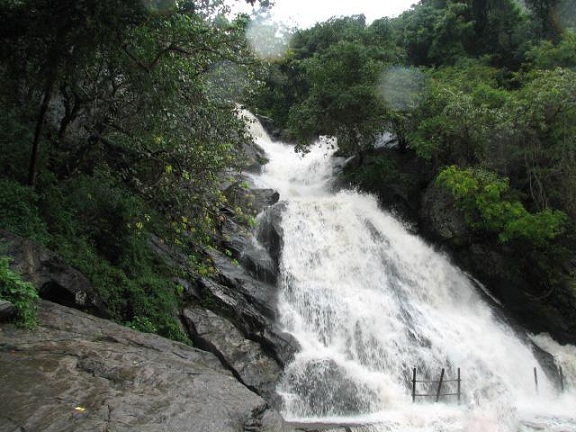 Waterfalls in Tamilnadu9