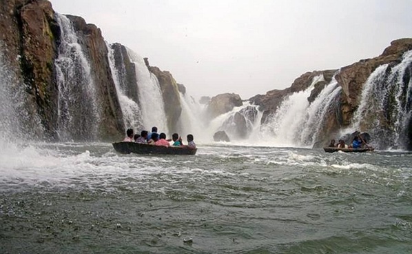 Waterfalls in Tamilnadu1