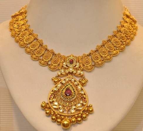 latest-designer-gold-necklace