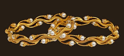 pearl-bangle-by-designer