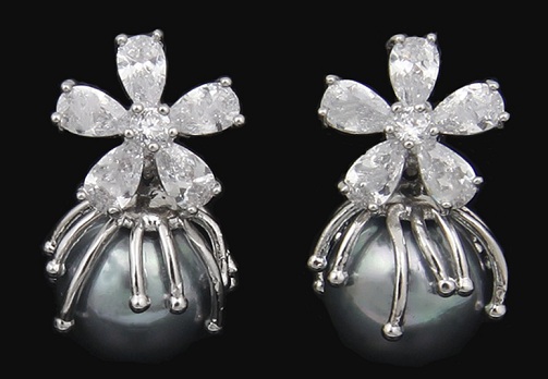 flower-shaped-green-pearl-earrings