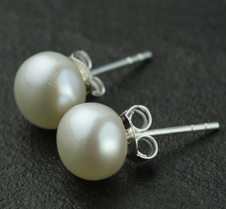 simple-pearl-earrings