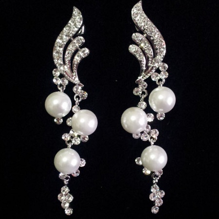 stylish-pearl-earrings-for-girls