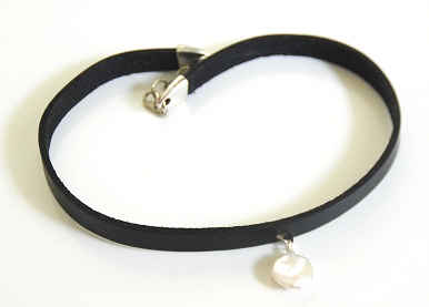 leather-pearl-choker-3