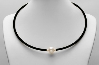 pearl choker