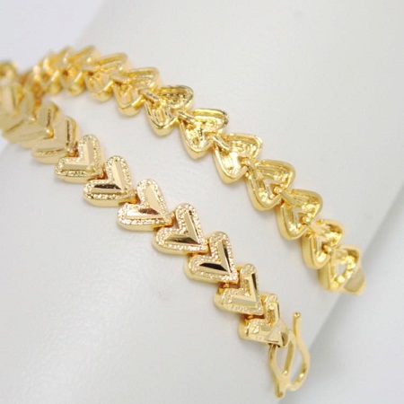 gold-bracelets-for-women-classic-gold-bracelets-with-heart-shape