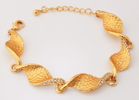 gold-bracelets-for-women-fancy-swirls-shaped-gold-bracelet