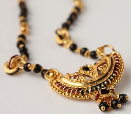 black-and-golden-mangalsutra-design-3