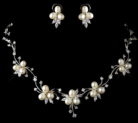 antique-pearl-necklace-in-floral-design3