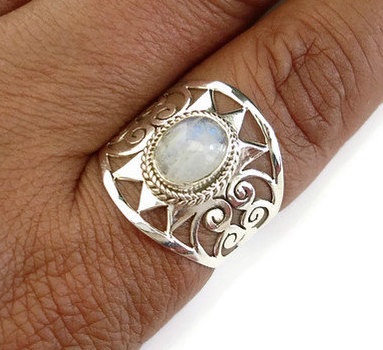 moonstone-birthstone-ring