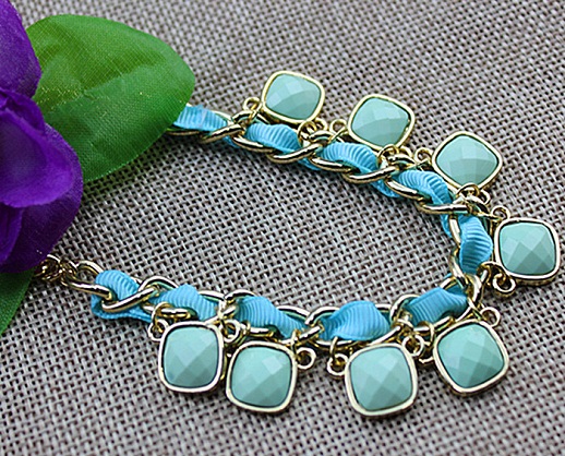 Aquamarine Gemstone linked Gold-Necklace