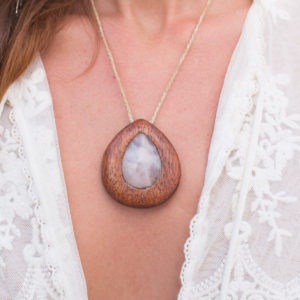 Wooden Frame Rose Quartz Pendant Necklace