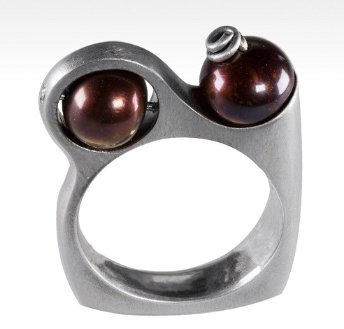 Two Pearl Ring