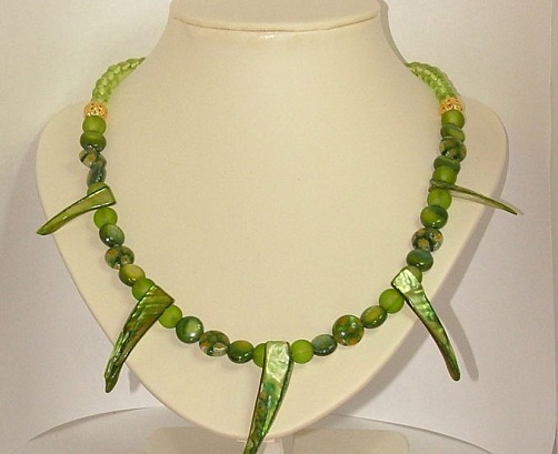 Mother of Pearls Green Necklace