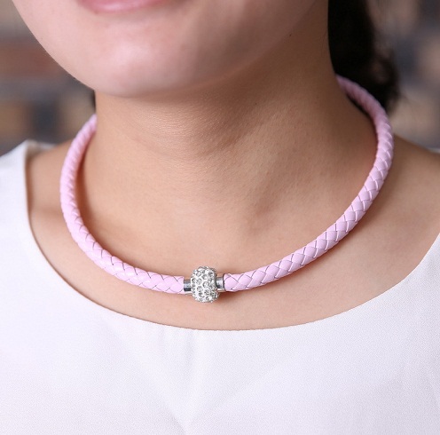 Magnetic choker for girls