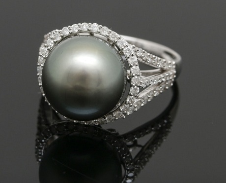 Tahitian Cultured Natural Pearl and Diamond Ring