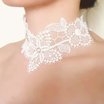 Floral lace choker