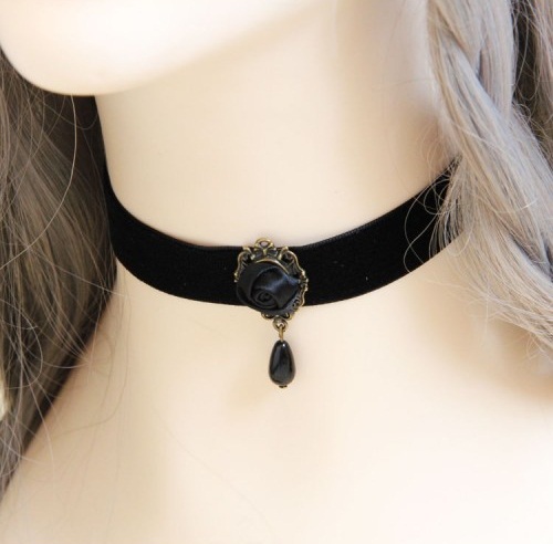 Black Rose pendant lace choker