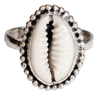 shell-jewellery-designs-ring-made-of-cowrie