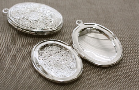 silver-photo-locket