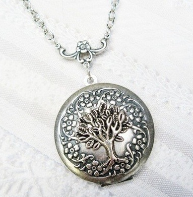 ancient-locket-silver